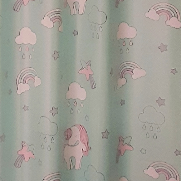 Unicorn shower curtain - Picture 3 of 4
